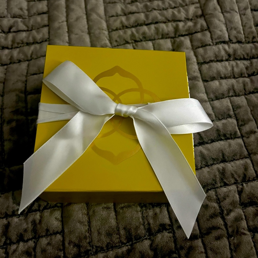Empty Kendra Scott boxes